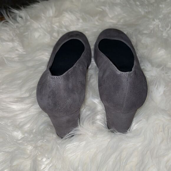 Stuart Weitzman Mary Square Toe Gray Suede Low Heel Pumps - Picture 6 of 7